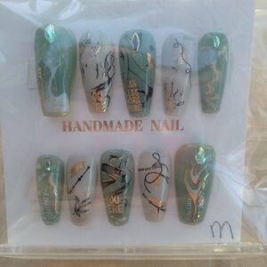 Handmade Green and Cream Marble Press-On Nail Set with Gold Accents